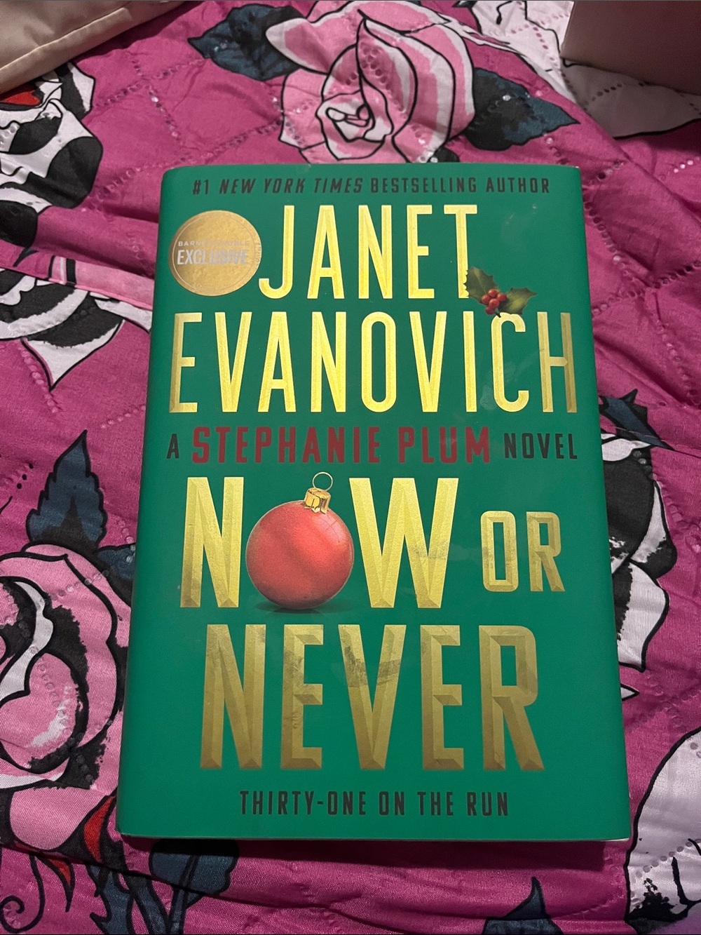 Barnes & Noble Green and Gold "Now or Never" by Janet Evanovich